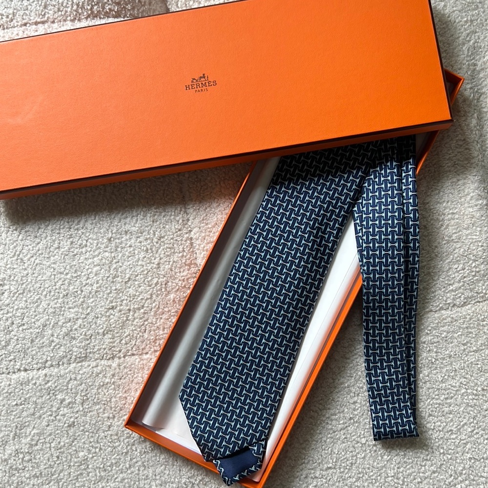 NEW! Hermes navy 100% silk tie. Hermes blue silk tie. Hermes H logo men’s tie